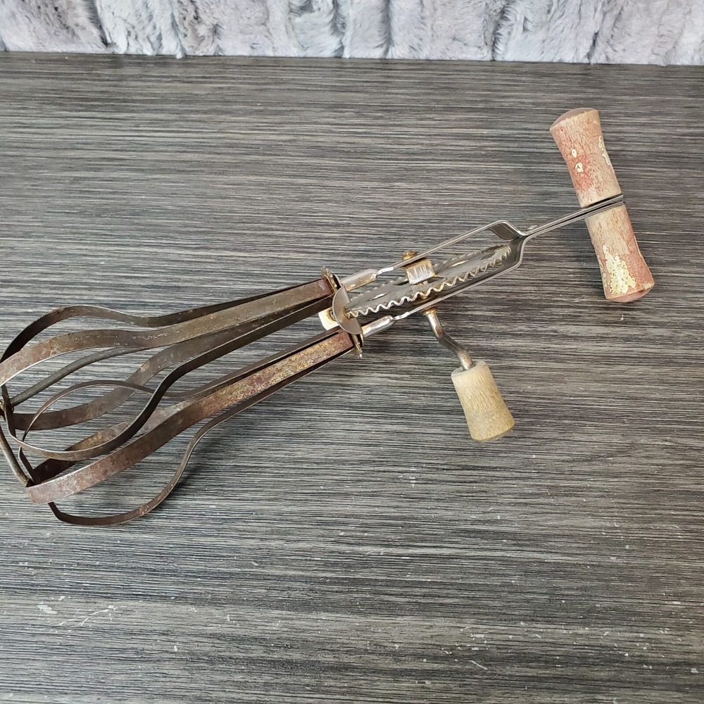 Vtg Metal HAND MIXER Egg Beater, Distressed Wooden Handle Primitive Rusty Decor